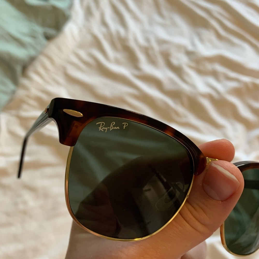 Polarized Ray-Ban Temple Clubmaster in Tortoise - Picture 4 of 7
